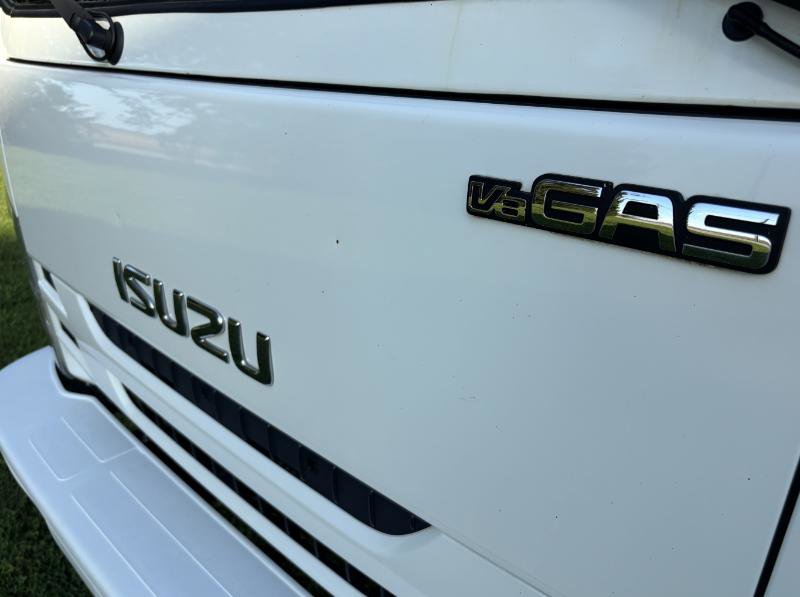 Used 2019 Isuzu NPR image 12