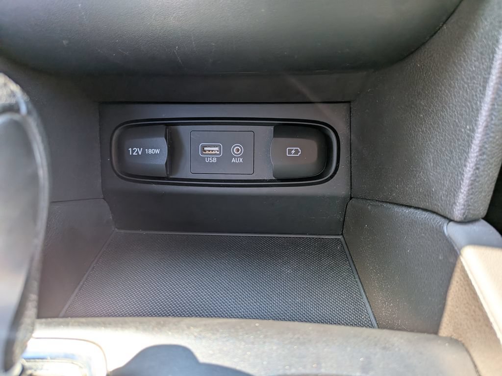 Used 2019 Hyundai Santa Fe SE AWD/4WD image 17