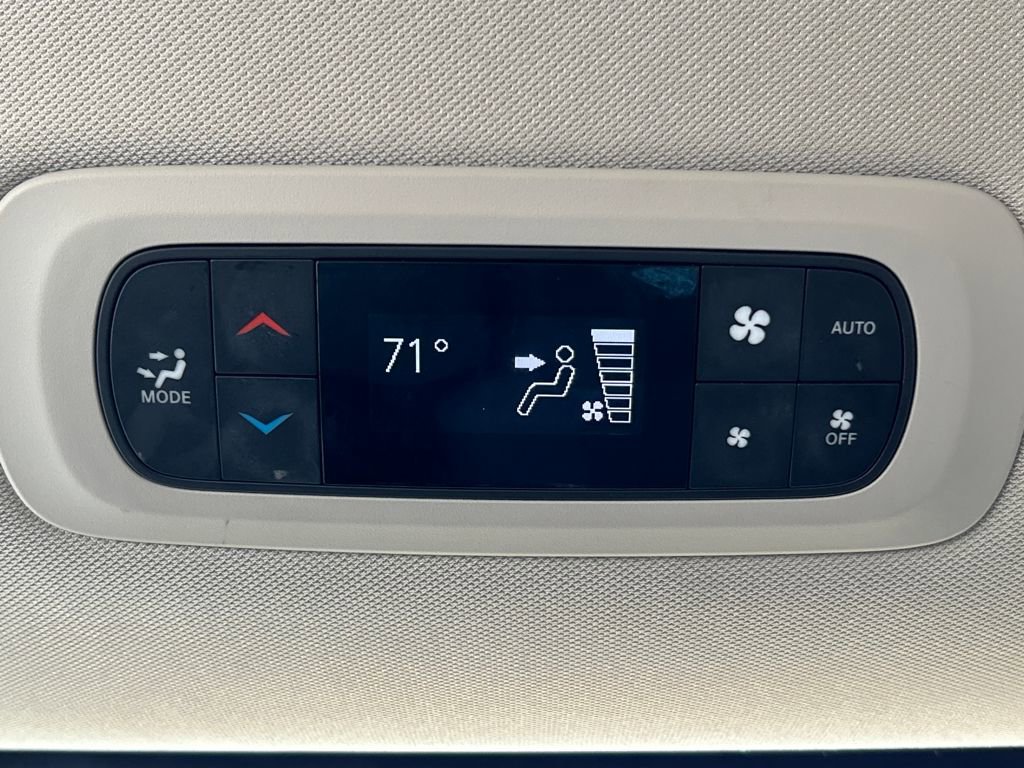 Used 2021 Chrysler Pacifica Touring-L image 21