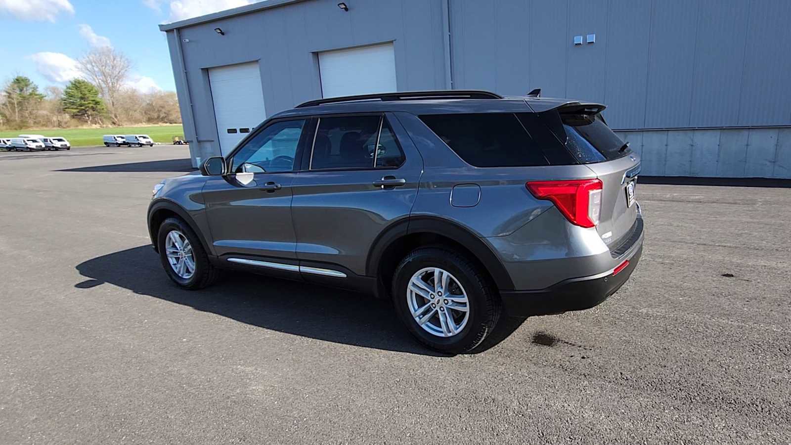 Used 2023 Ford Explorer XLT AWD/4WD image 6