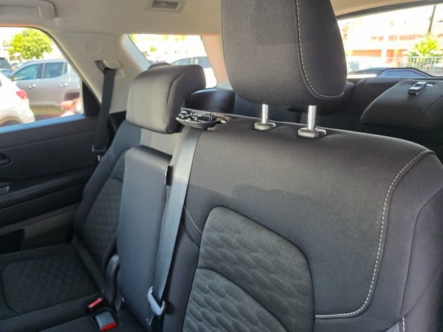 Used 2024 Nissan Pathfinder S image 13