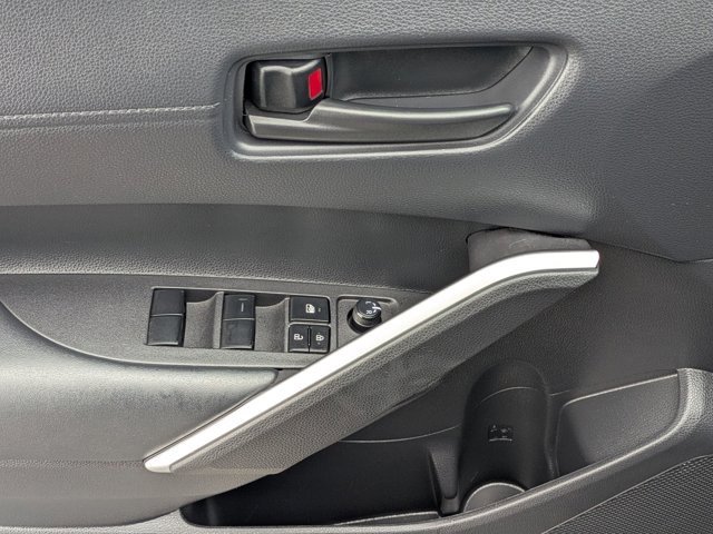 Used 2025 Toyota Corolla Cross LE image 18