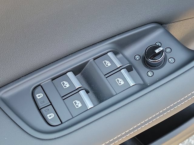 Used 2025 Audi Q8 Premium Plus AWD/4WD image 21
