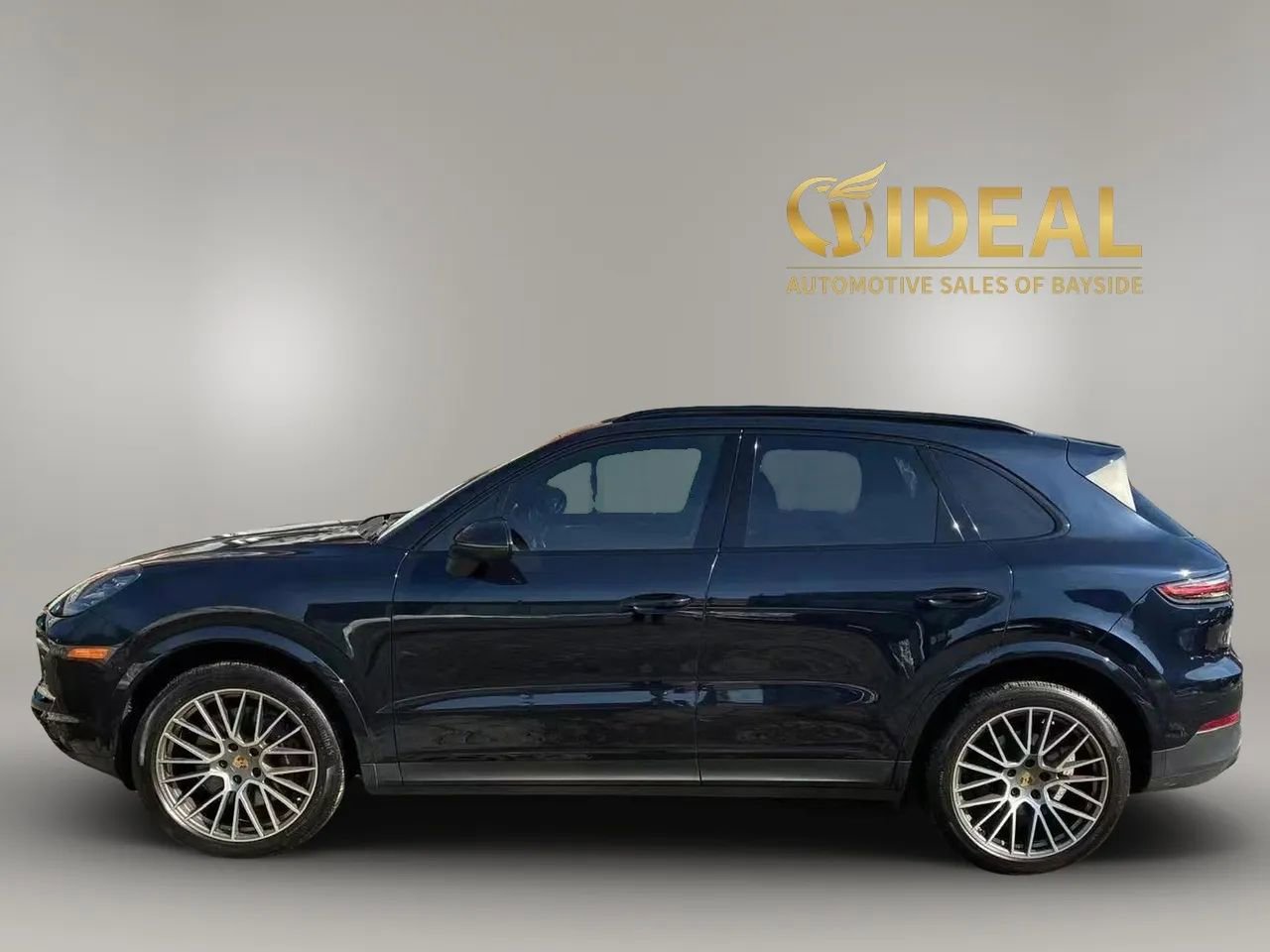 Used 2022 Porsche Cayenne Platinum Edition image 4