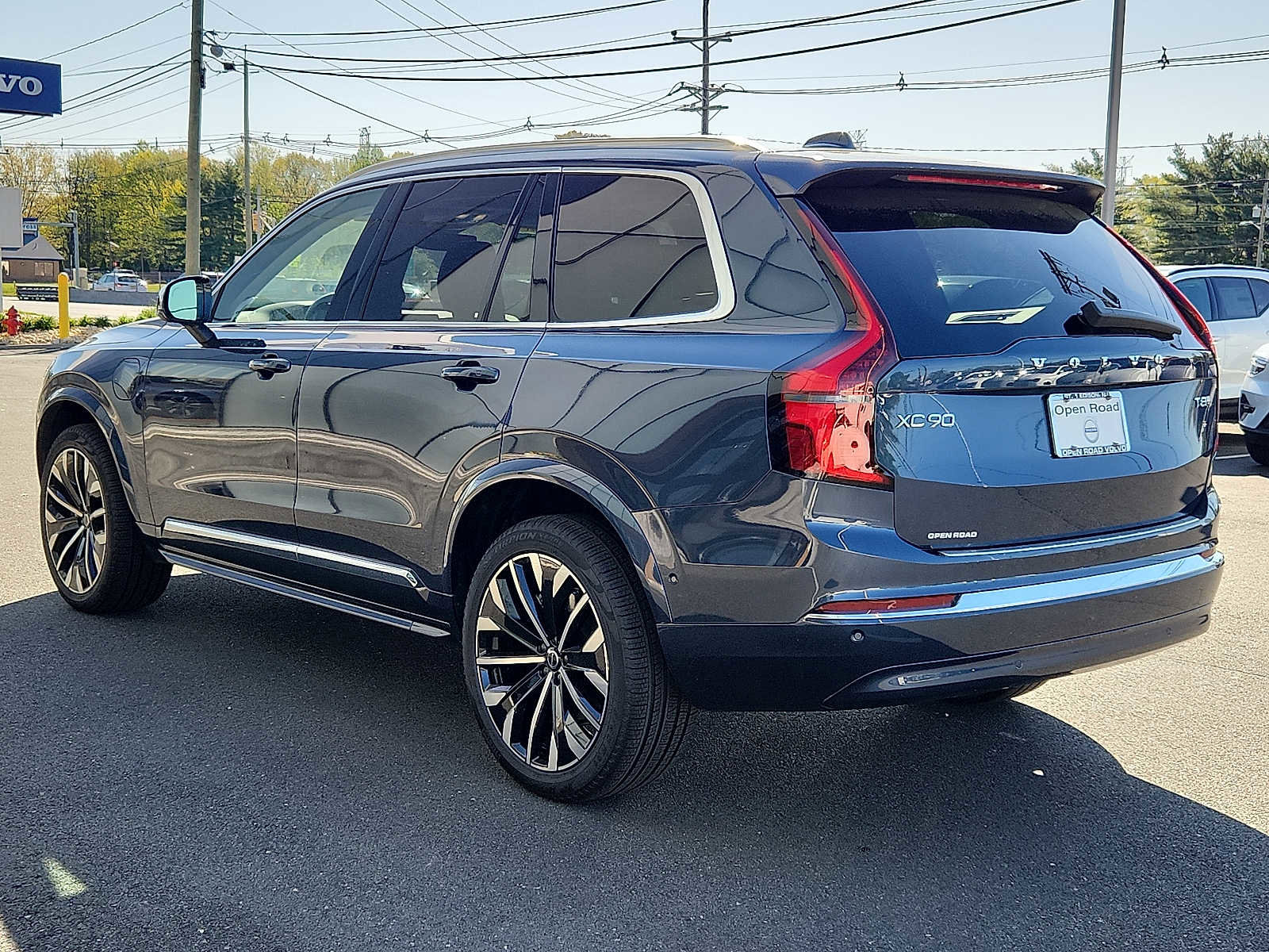 Used 2026 Volvo XC90 T8 Plus w/ Protection Package Premier AWD/4WD image 4