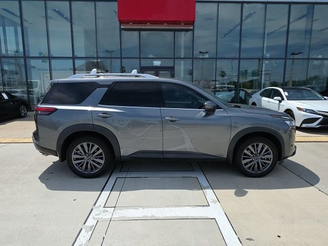 Used 2023 Nissan Pathfinder SL w/ SL Premium Package image 3