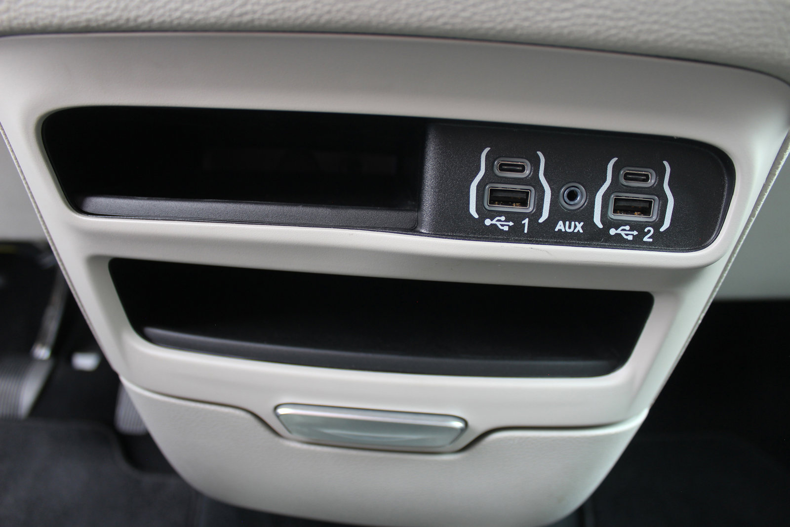 Used 2024 Chrysler Pacifica Select image 36