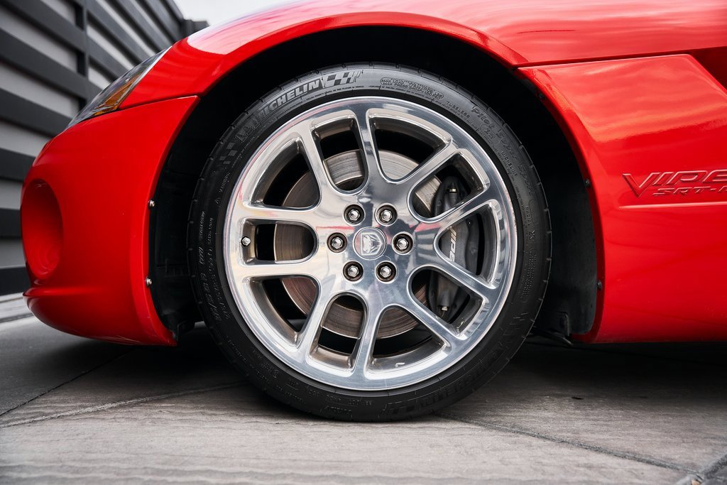 Used 2003 Dodge Viper SRT-10 image 3