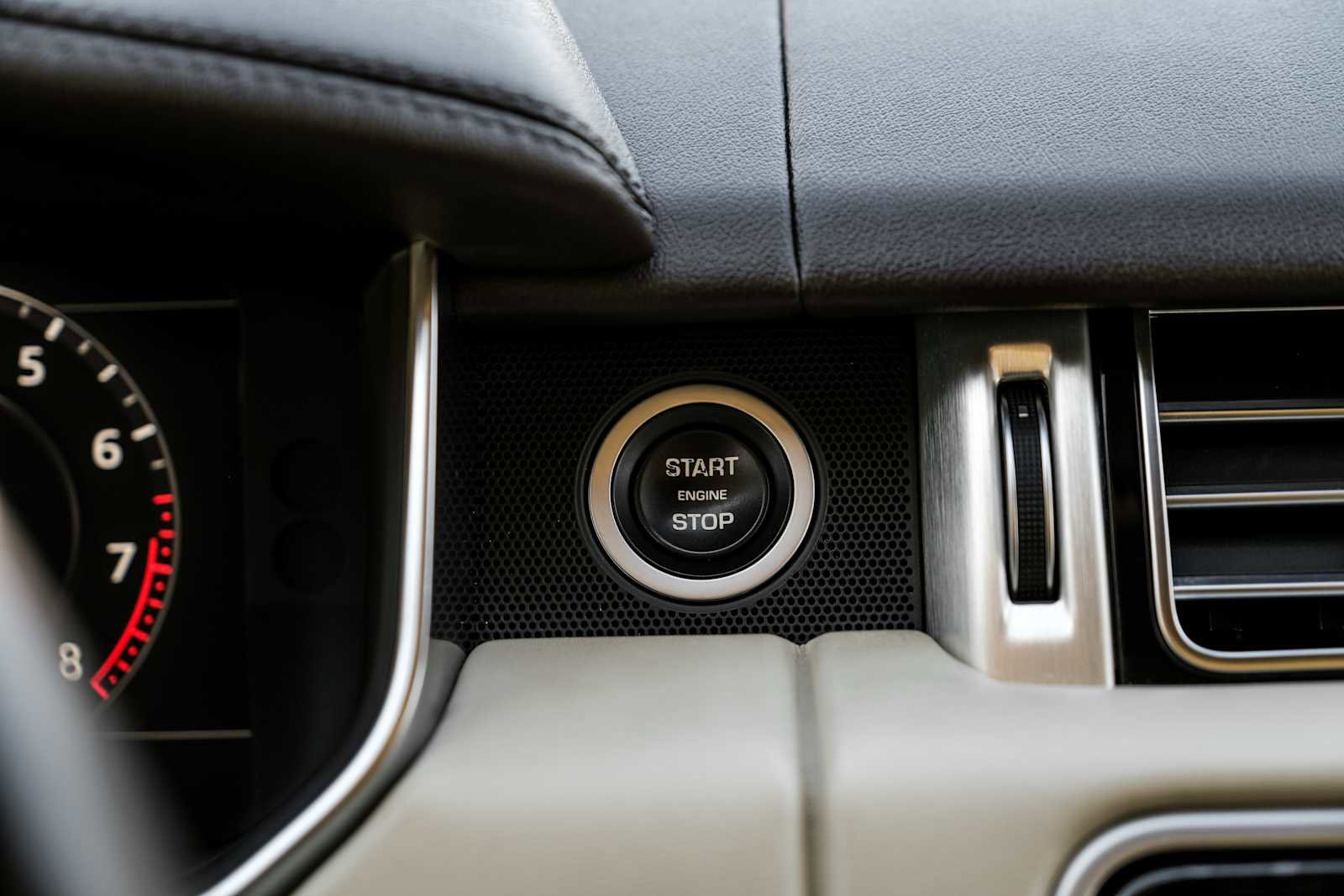 Used 2019 Land Rover Range Rover Long Wheelbase Supercharged image 23