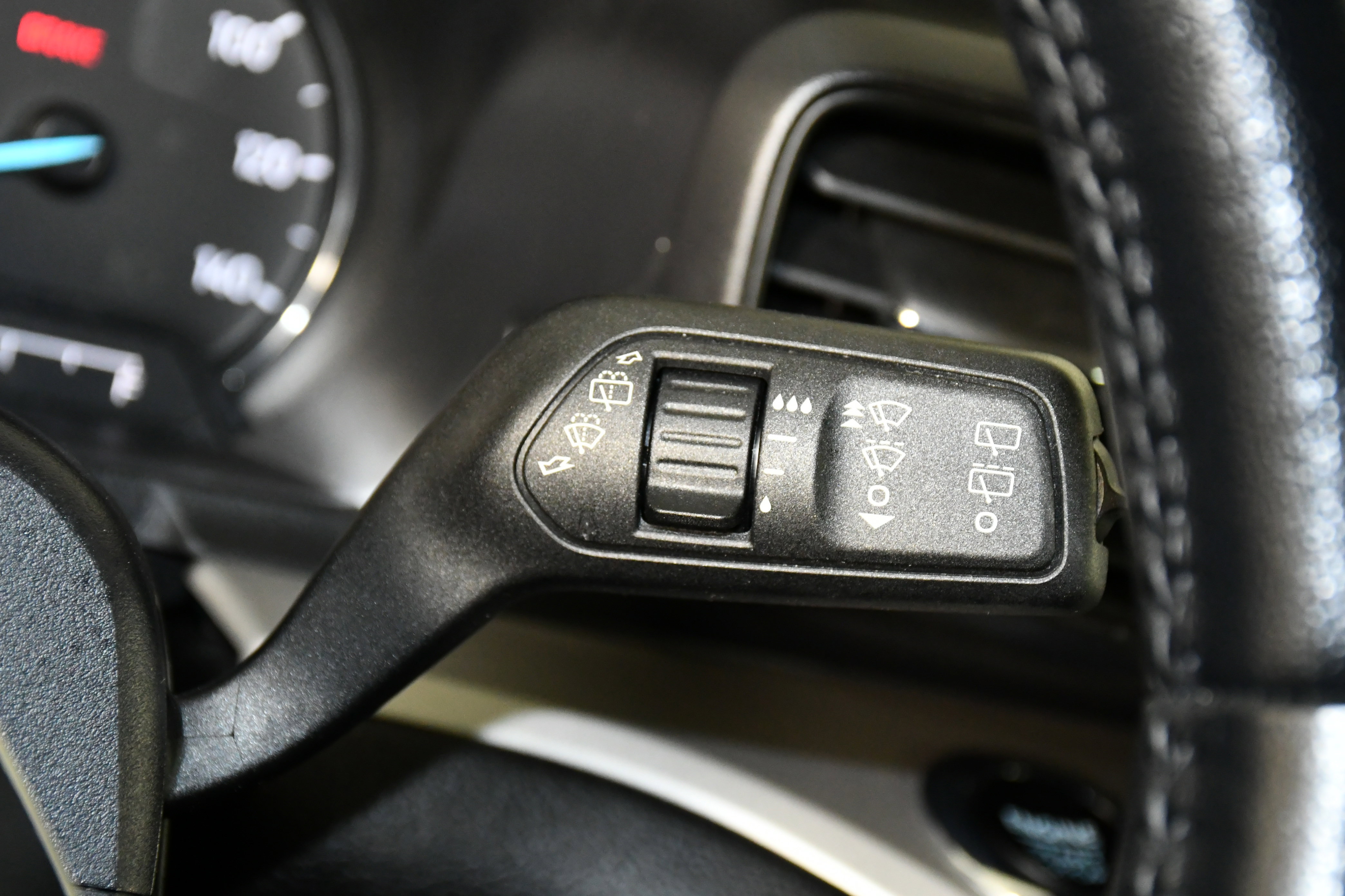 Used 2023 Ford Explorer XLT image 24