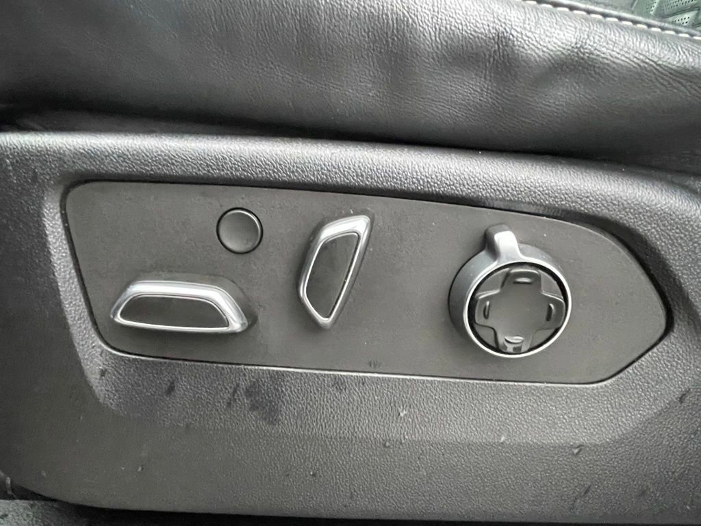 Certified 2022 Cadillac Escalade Sport Platinum w/ LPO, ONYX Package image 35