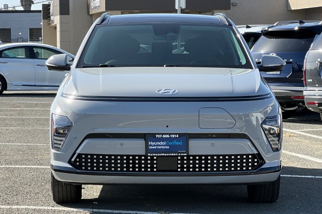 Certified 2025 Hyundai Kona Limited FWD image 11