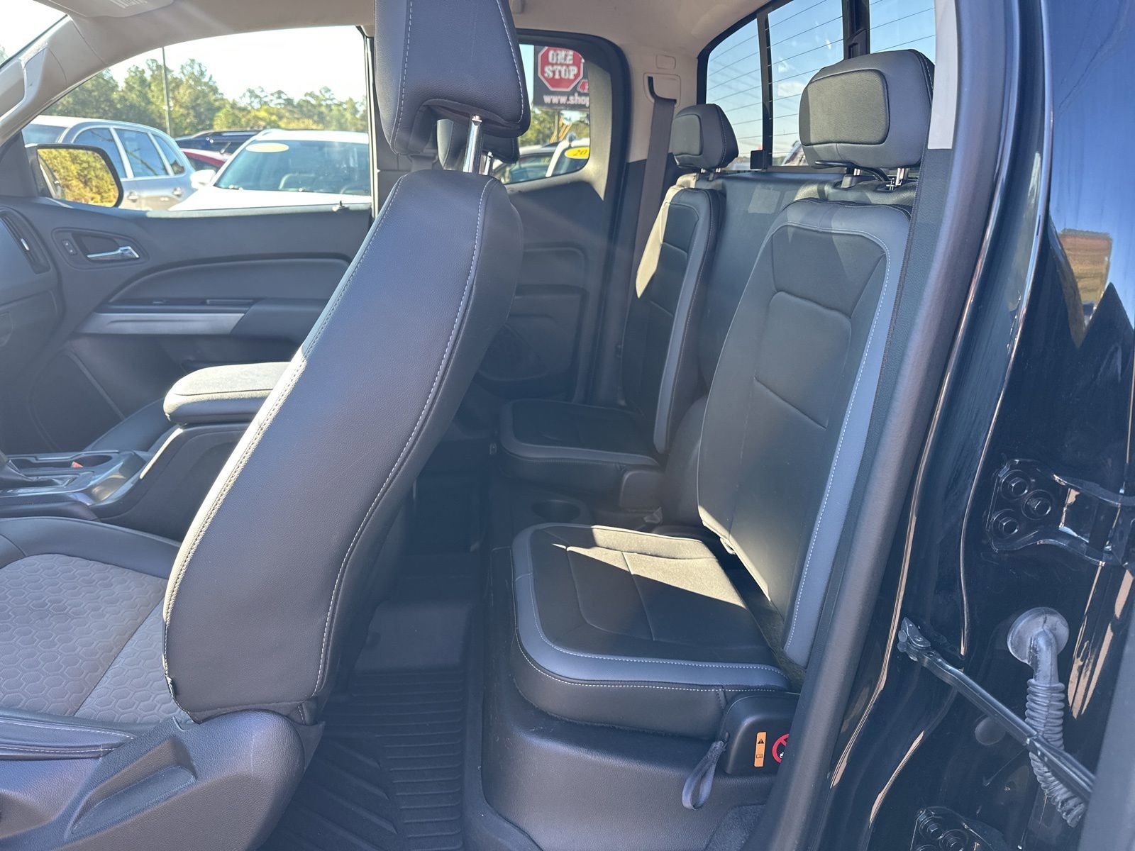 Used 2021 Chevrolet Colorado Z71 w/ Z71 Midnight Edition AWD/4WD image 9