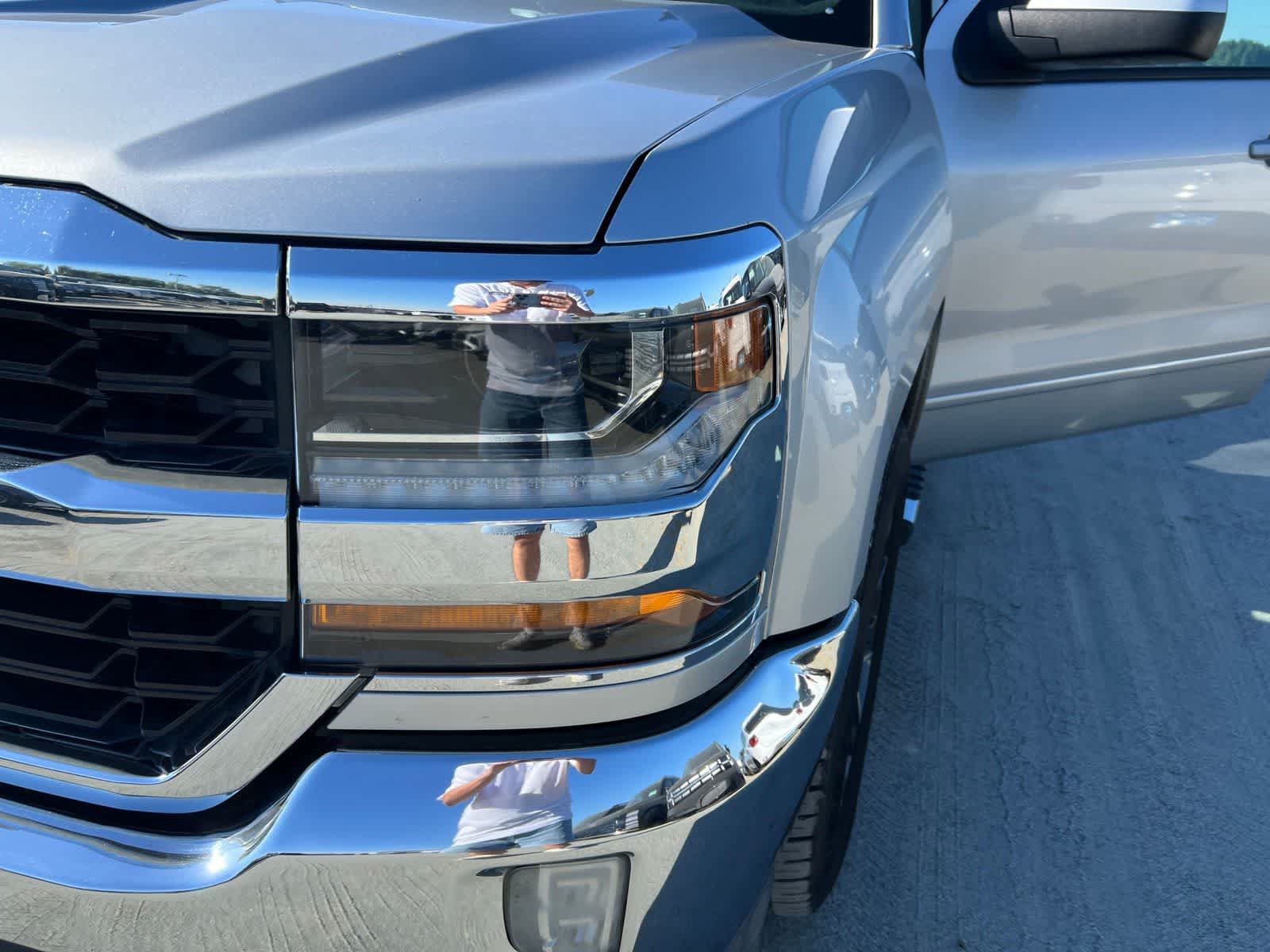Used 2018 Chevrolet Silverado 1500 LT w/ All Star Edition RWD image 9