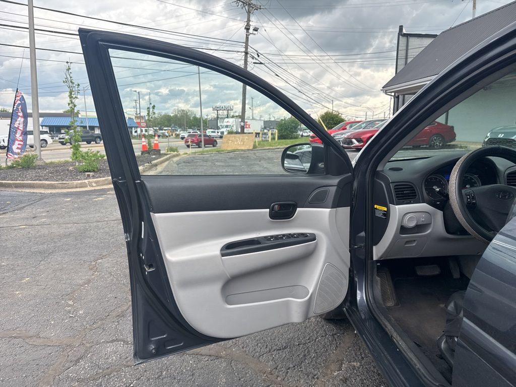 Used 2011 Hyundai Accent GLS w/ Premium Pkg 4 FWD image 25