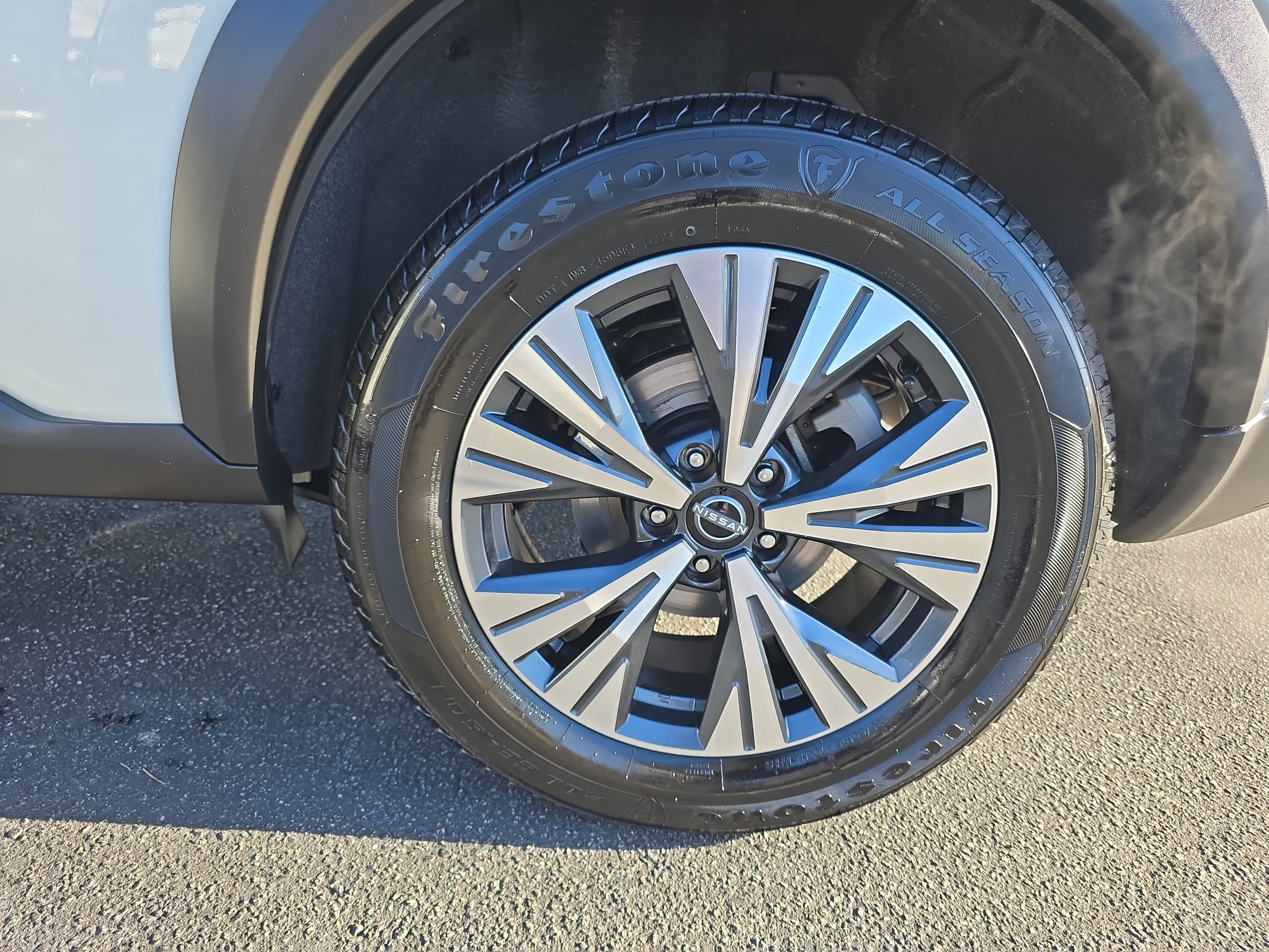 Used 2023 Nissan Rogue SV image 29