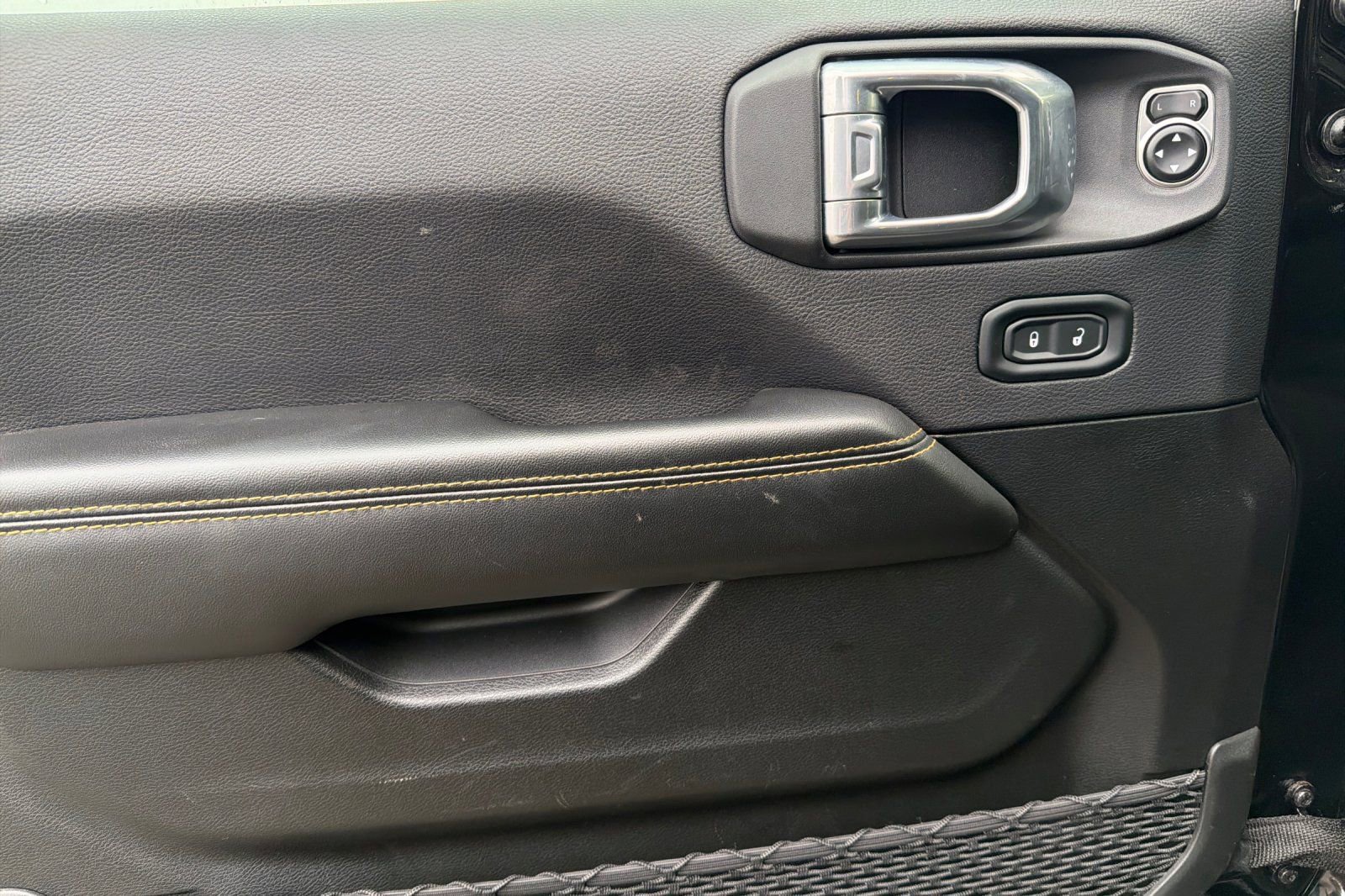 Used 2024 Jeep Wrangler Sahara image 12