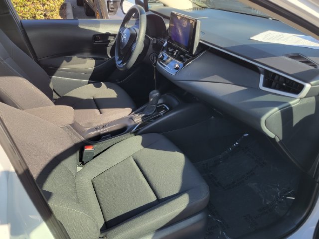 Used 2025 Toyota Corolla LE FWD image 14