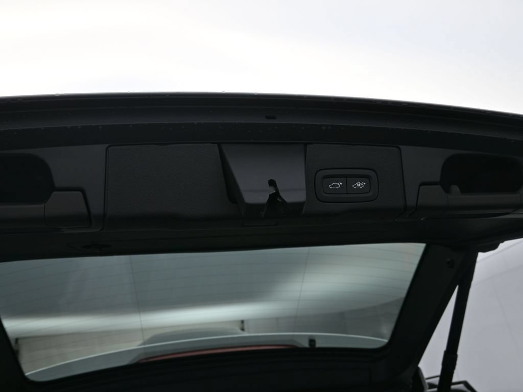 New 2026 Volvo XC60 B5 Core AWD/4WD image 31