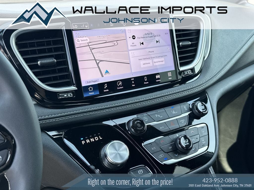 Used 2025 Chrysler Pacifica Limited FWD image 23