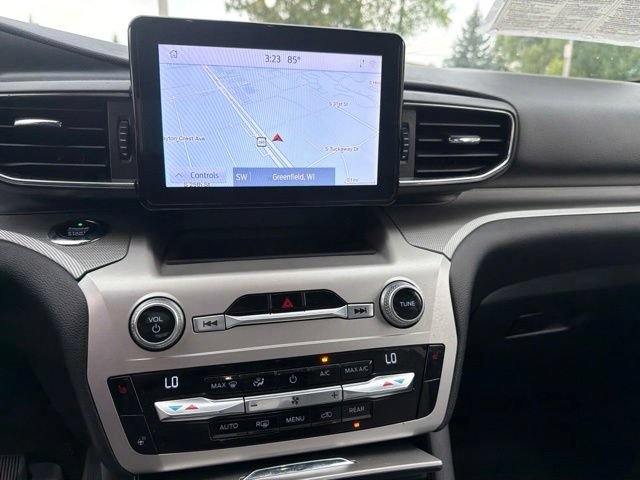 Used 2021 Ford Explorer XLT w/ Equipment Group 202A AWD/4WD image 17