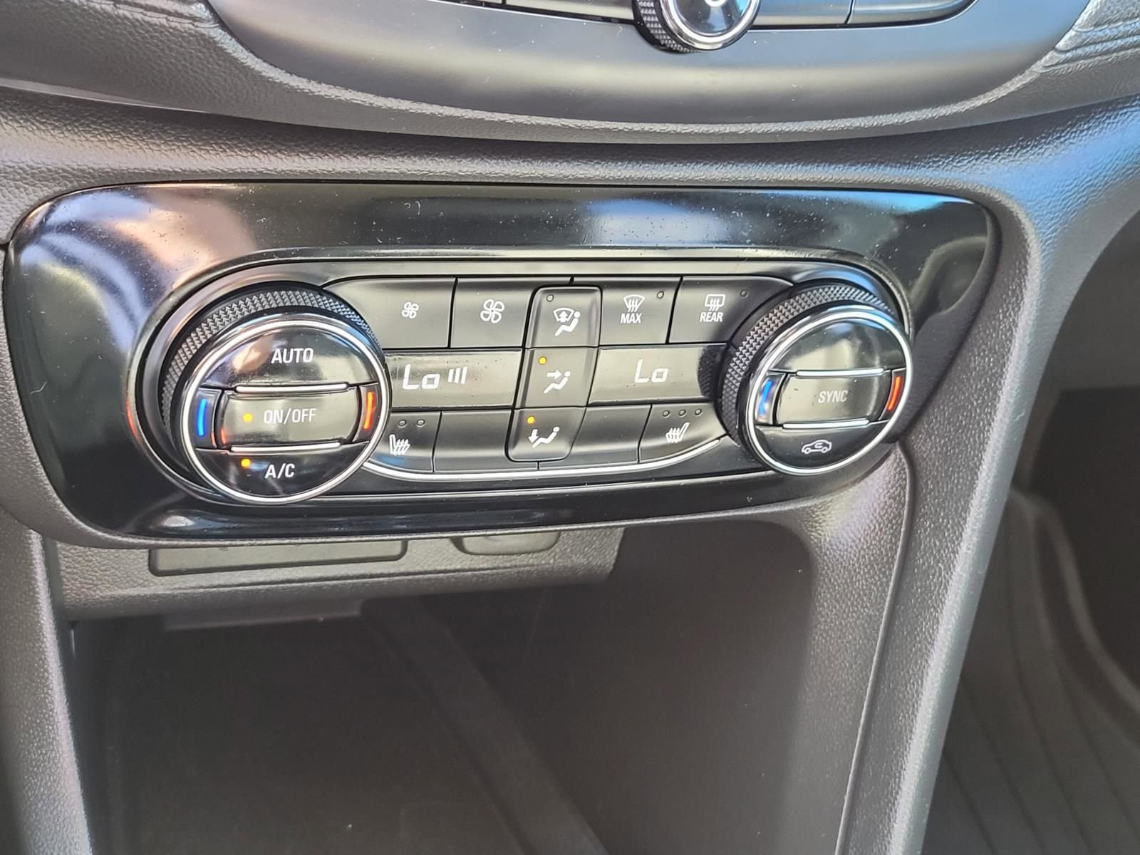 Used 2022 Buick Encore GX Select w/ Sport Touring Package image 27
