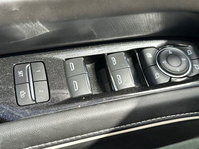 Used 2023 Cadillac Escalade Sport Platinum w/ LPO, ONYX Package image 28