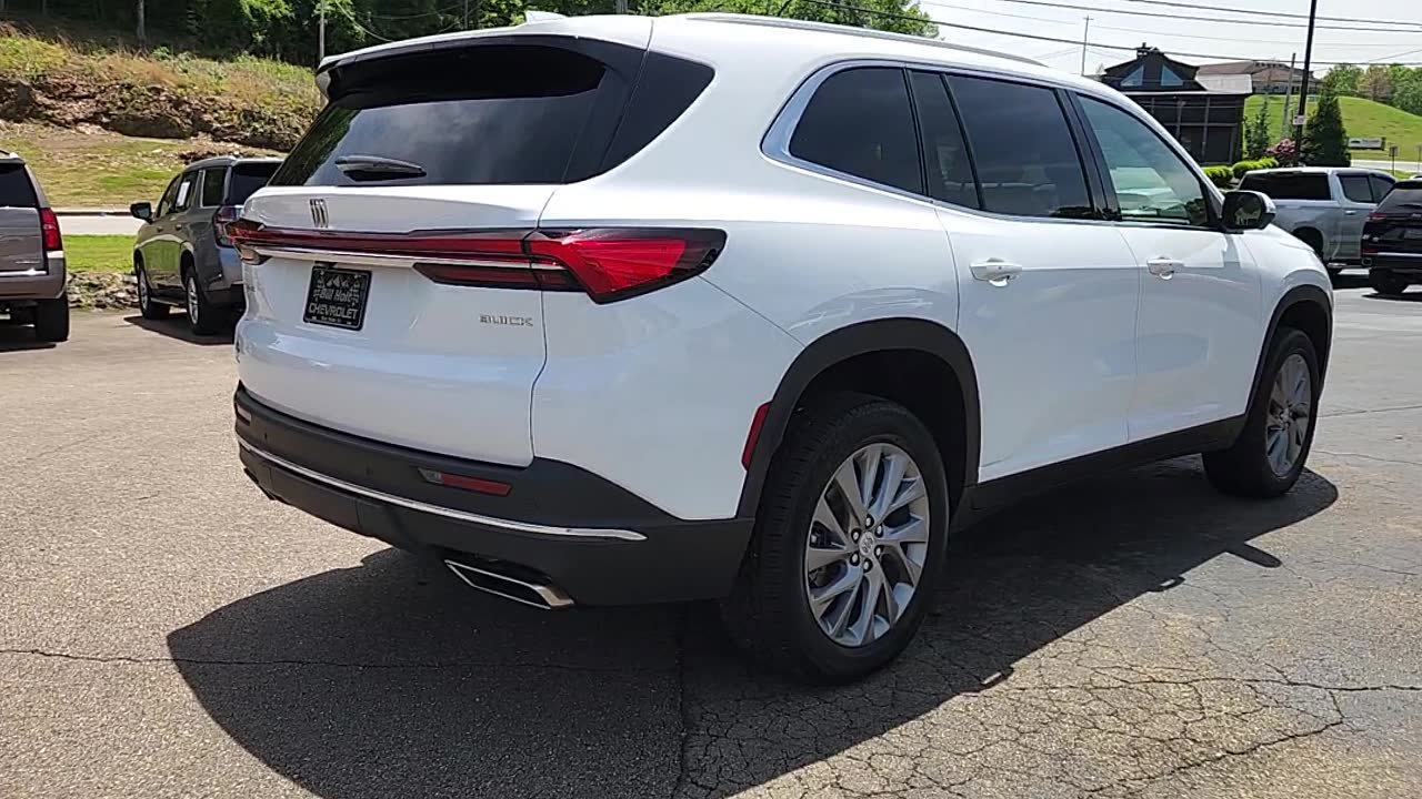 Used 2025 Buick Enclave Preferred FWD image 7