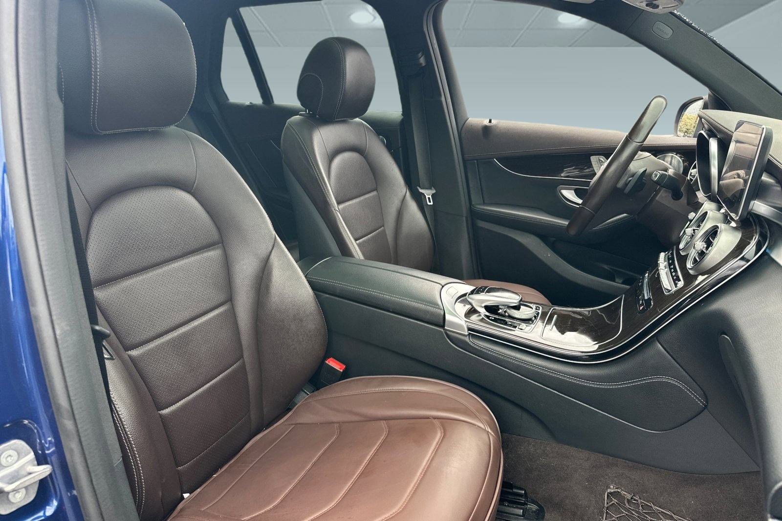 Used 2017 Mercedes-Benz GLC 300 4MATIC image 32