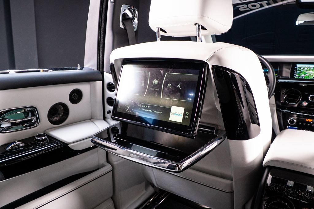 Used 2022 Rolls-Royce Phantom Sedan w/ The Phantom Package RWD image 57