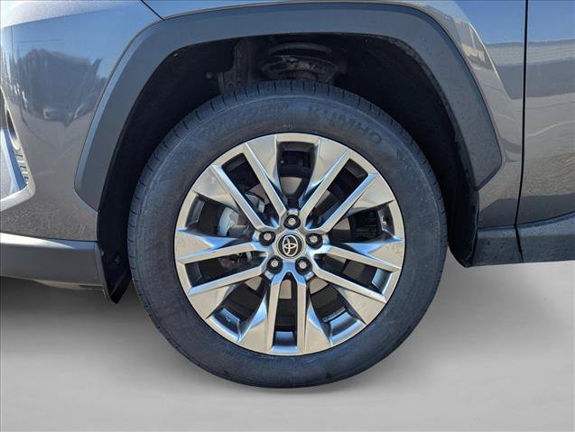 Used 2021 Toyota RAV4 XLE Premium FWD image 9