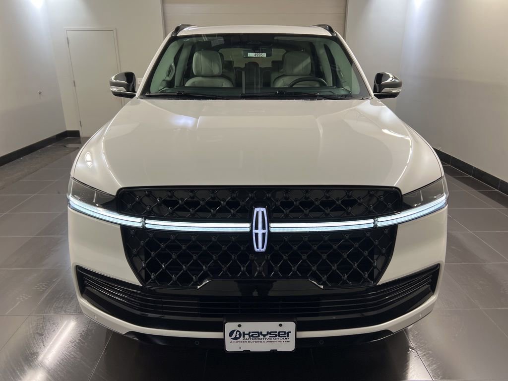 New 2026 Lincoln Navigator Reserve w/ Jet Appearance Package image 2