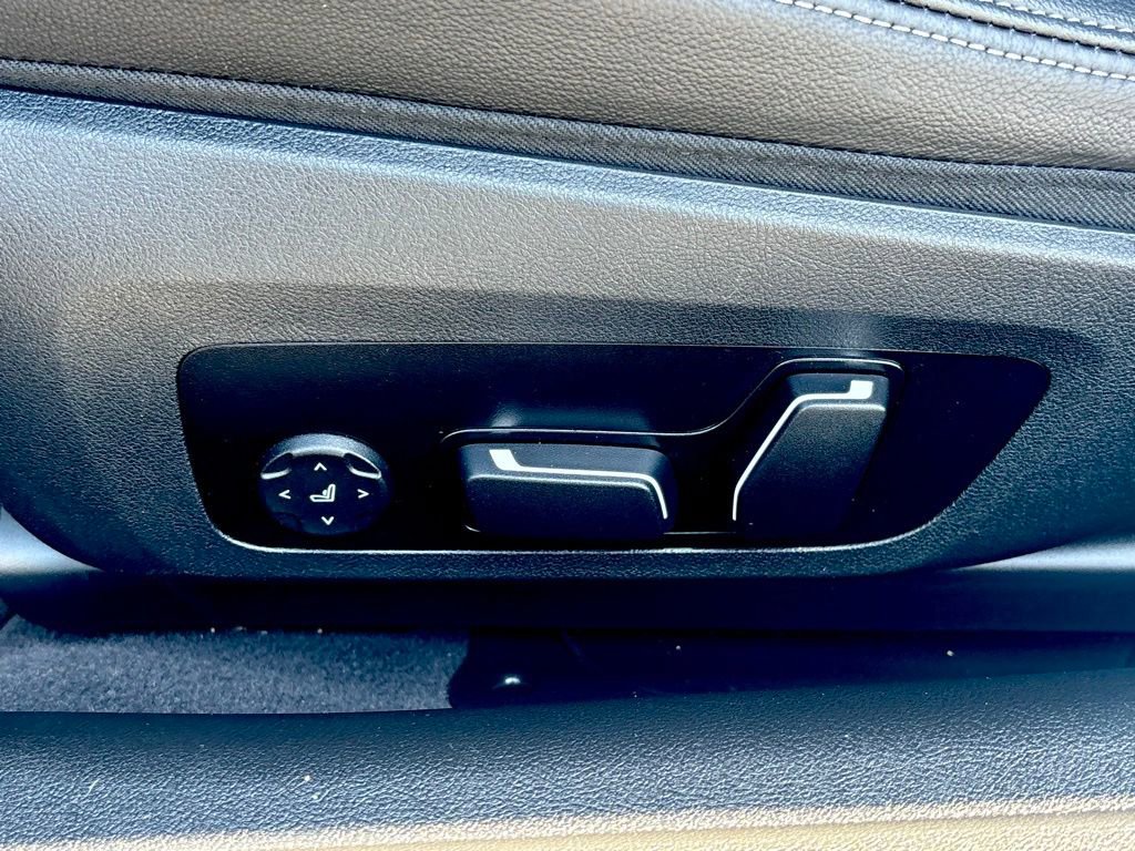 Used 2025 BMW M440i Convertible image 17