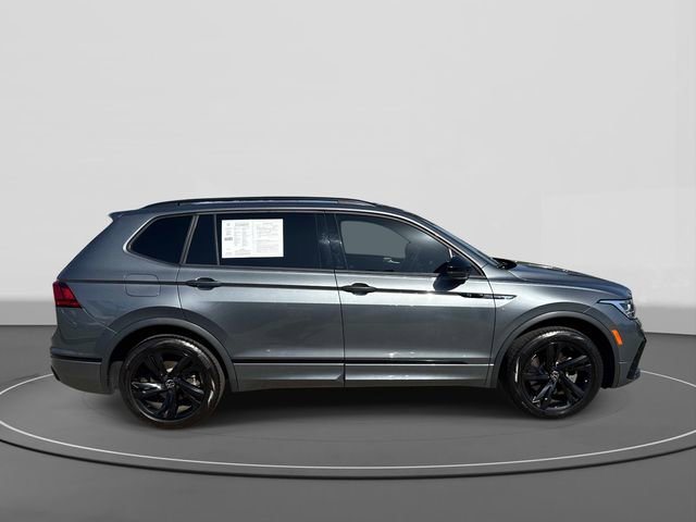 Used 2024 Volkswagen Tiguan SE R-Line image 3