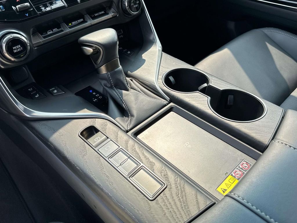 Used 2024 Lexus LX 600 4WD w/ Premium Package image 19