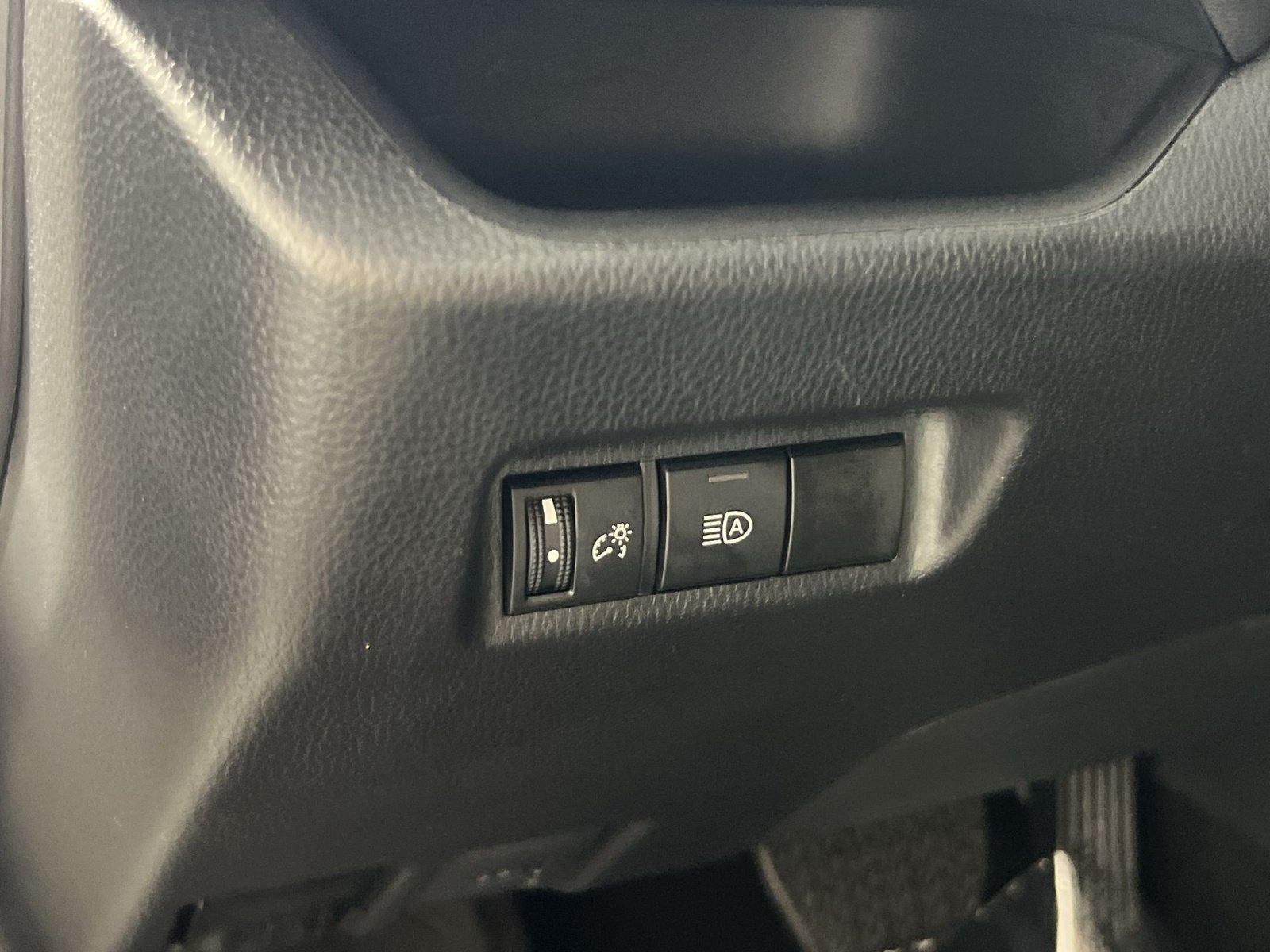 Used 2025 Toyota RAV4 LE FWD image 31