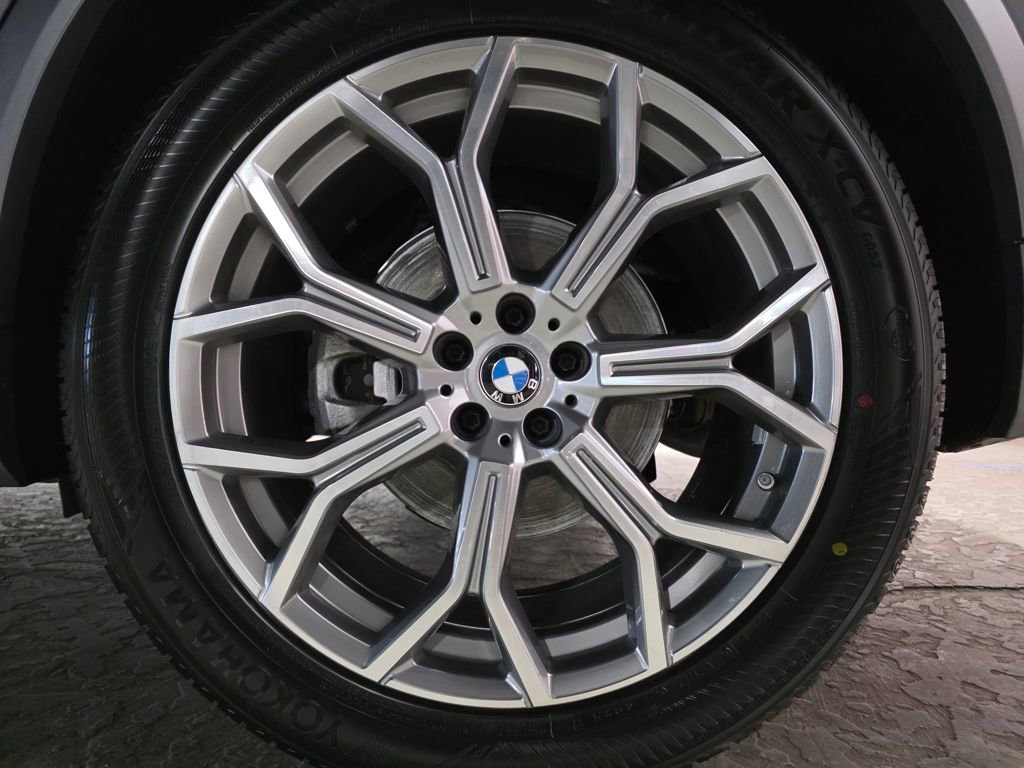 Used 2025 BMW X7 xDrive40i w/ Premium Package image 34