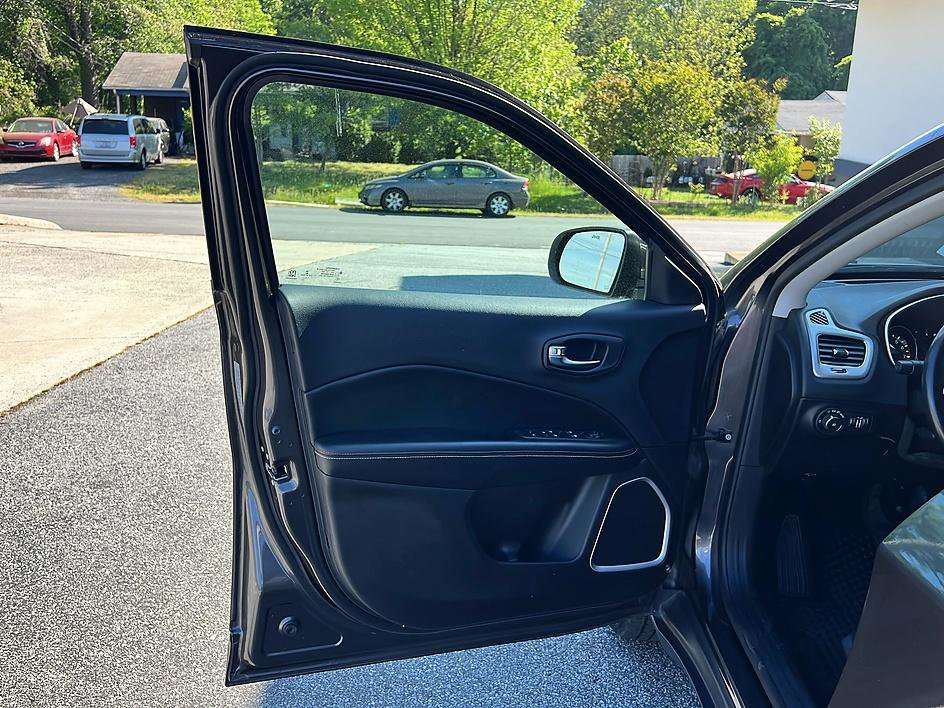 Used 2019 Jeep Compass Latitude w/ Cold Weather Group image 26