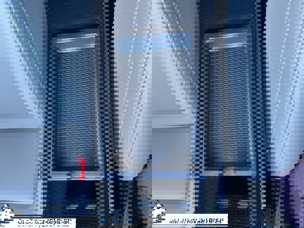 Used 2022 Cadillac XT4 Luxury w/ Cold Weather Package image 31