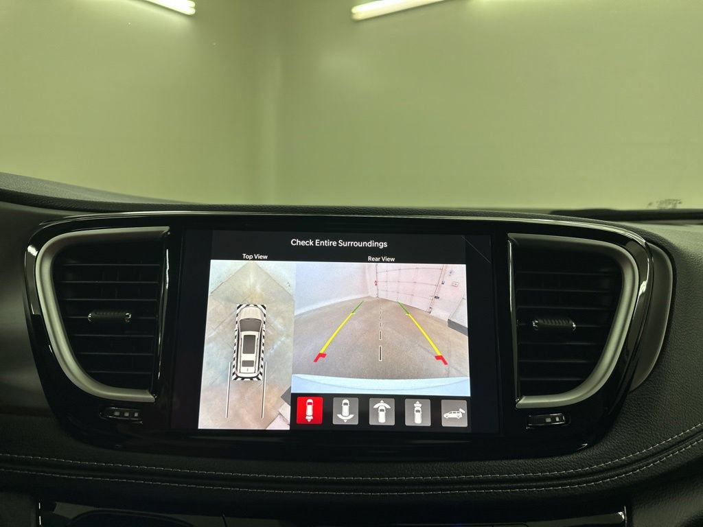 New 2027 Chrysler Pacifica Select FWD image 40