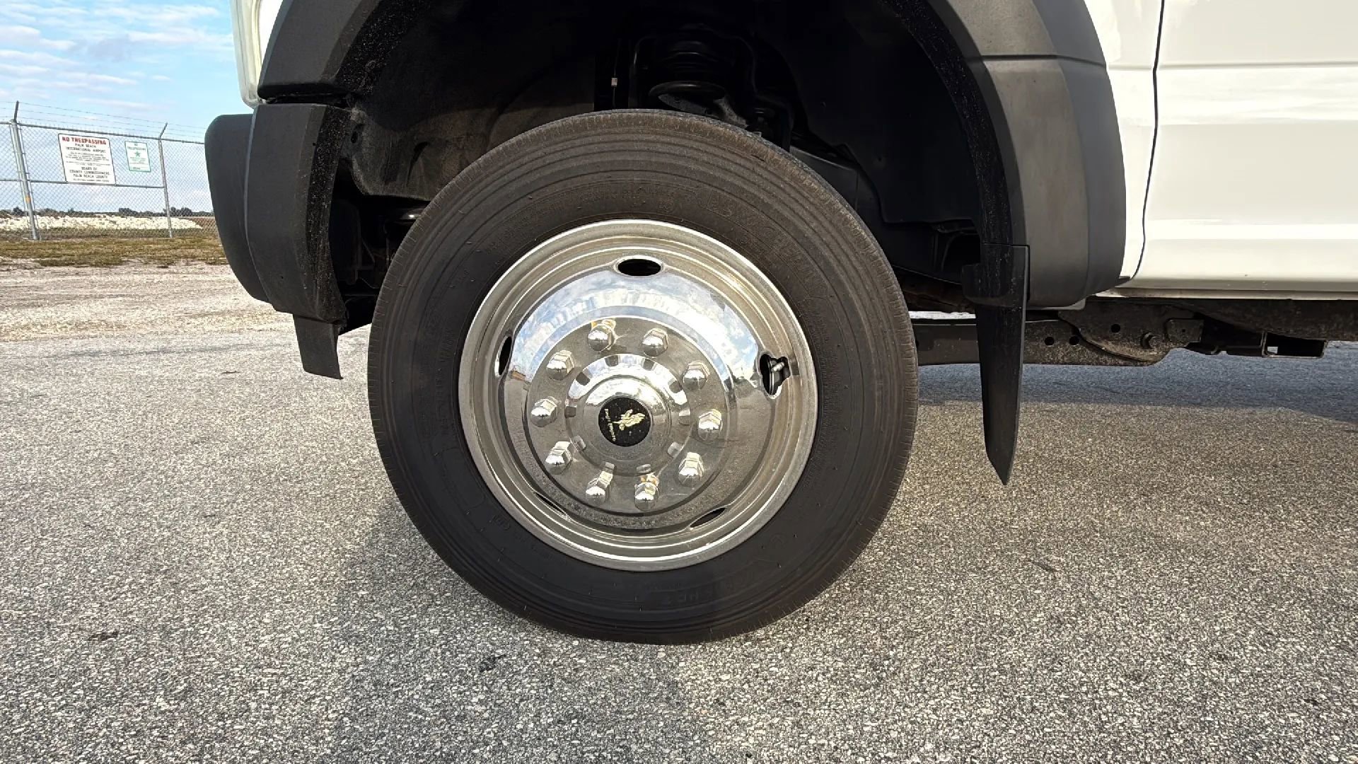 Used 2017 Ford F450 XL w/ Power Equipment Group image 19