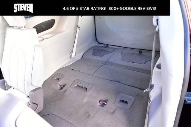 Used 2020 Chrysler Pacifica Touring-L image 12