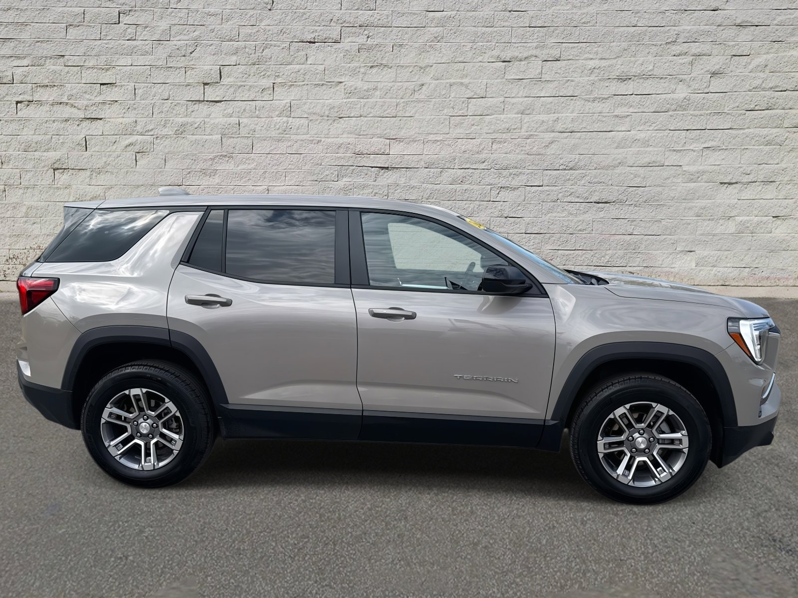 Used 2025 GMC Terrain Elevation image 4