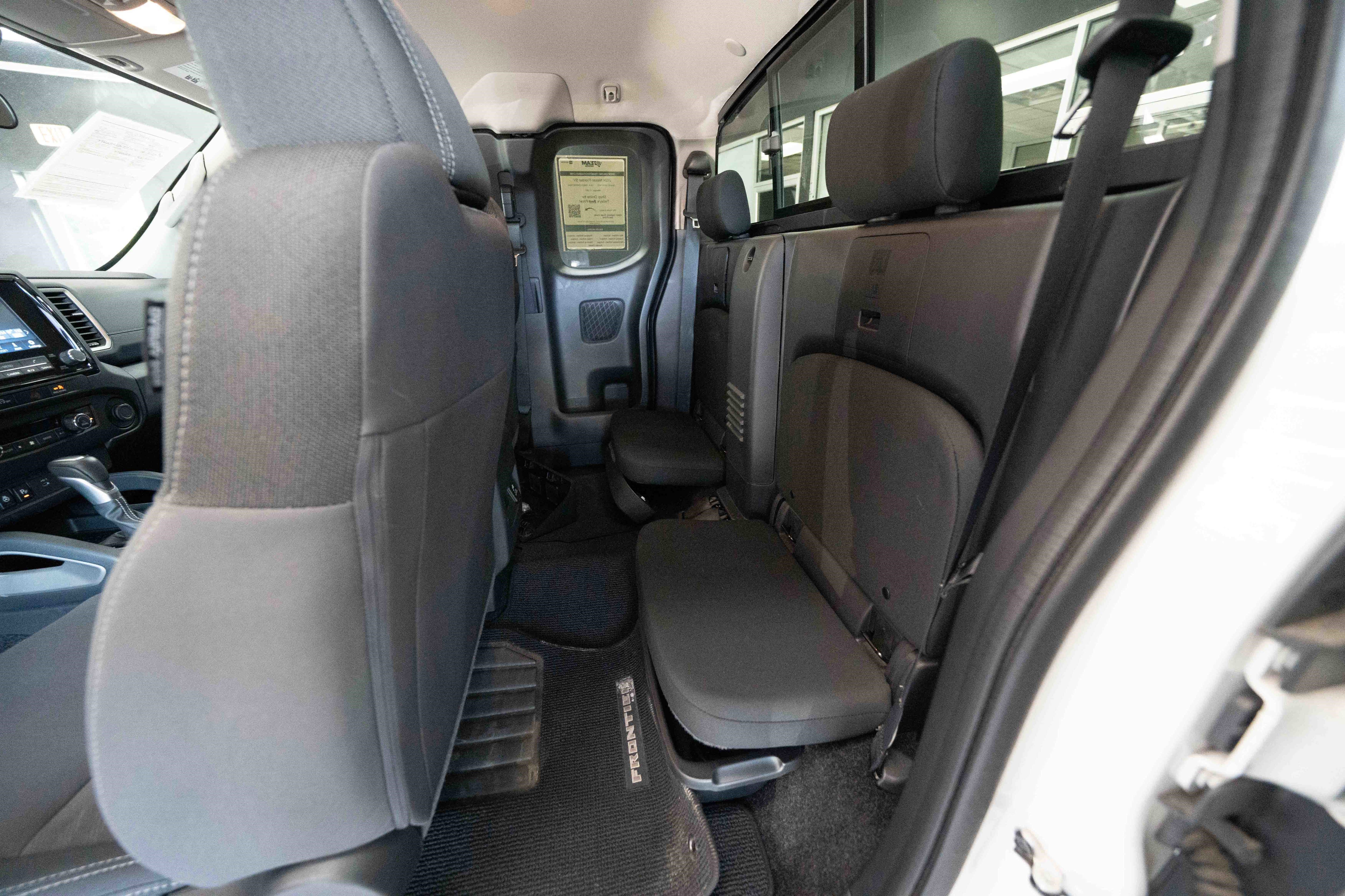 Used 2024 Nissan Frontier SV w/ SV Convenience Package image 23