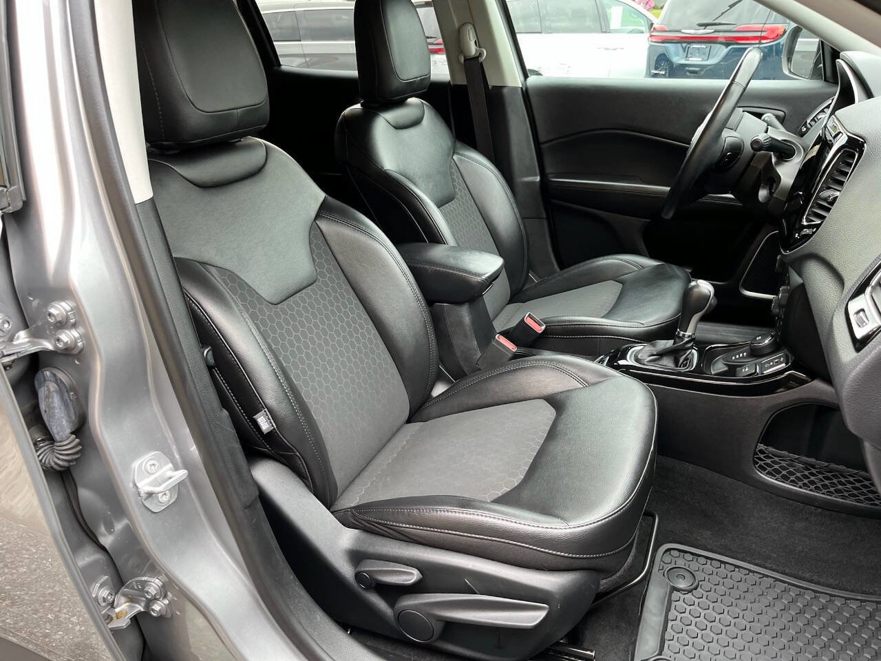 Used 2019 Jeep Compass Latitude image 10