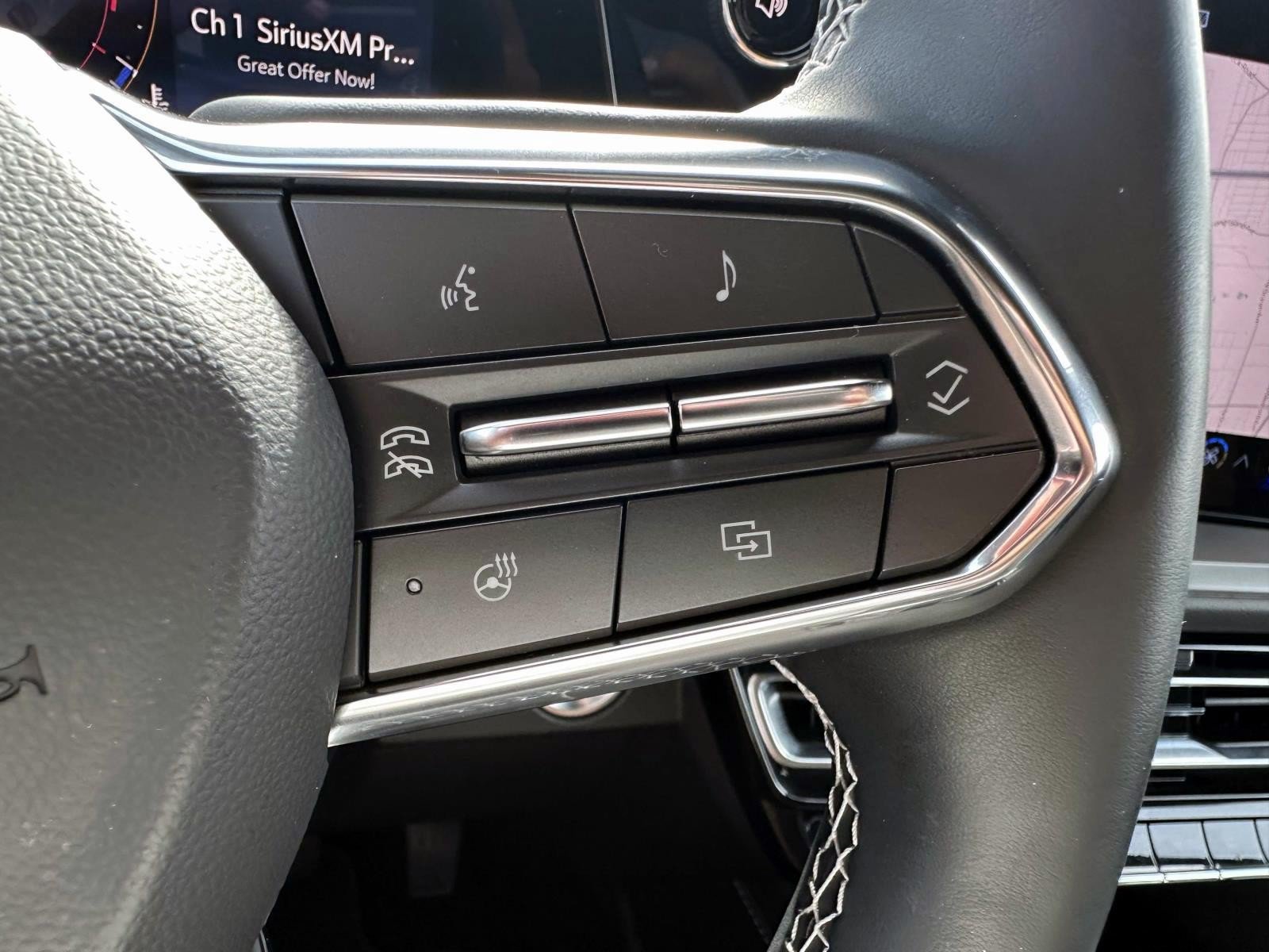 Used 2025 Chevrolet Traverse LT w/ Driver Confidence Package FWD image 17