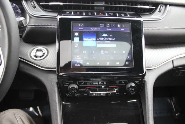 Used 2023 Jeep Grand Cherokee Altitude image 4