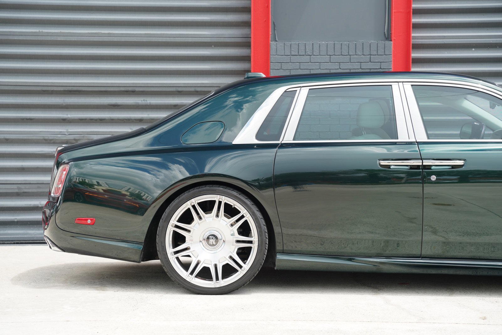 Used 2022 Rolls-Royce Phantom Sedan RWD image 10