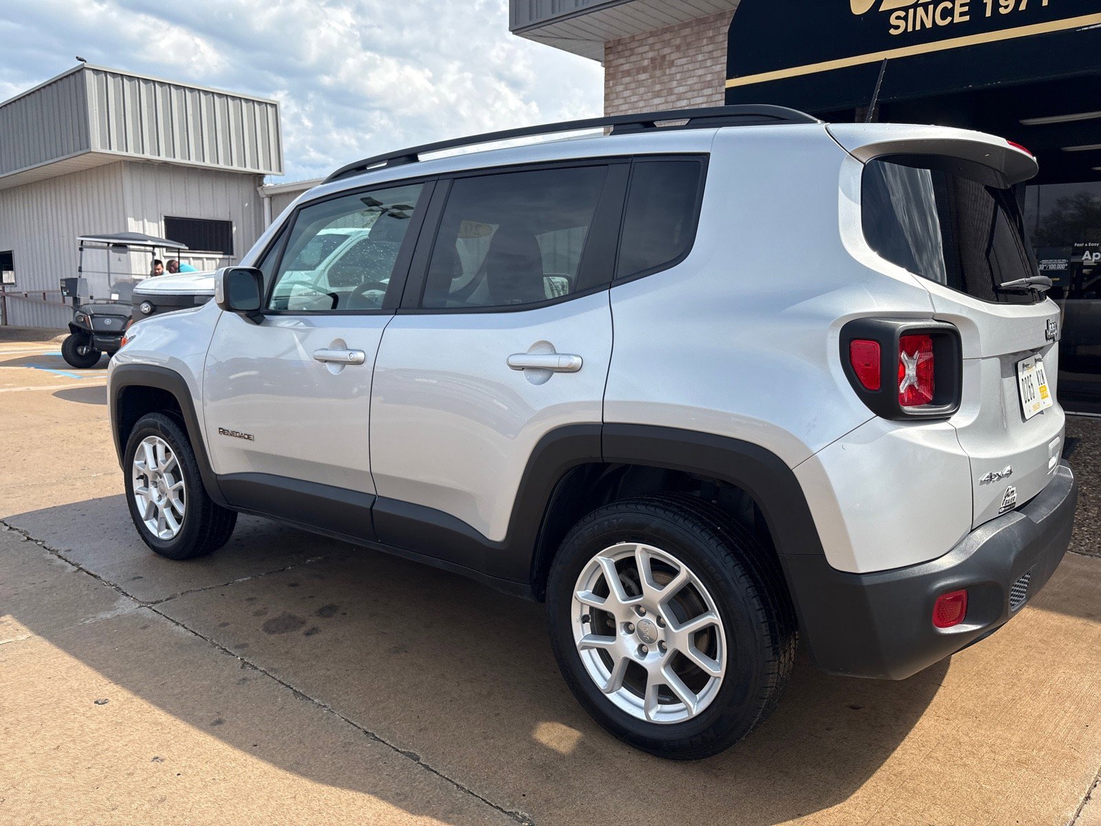 Used 2019 Jeep Renegade Latitude AWD/4WD image 10
