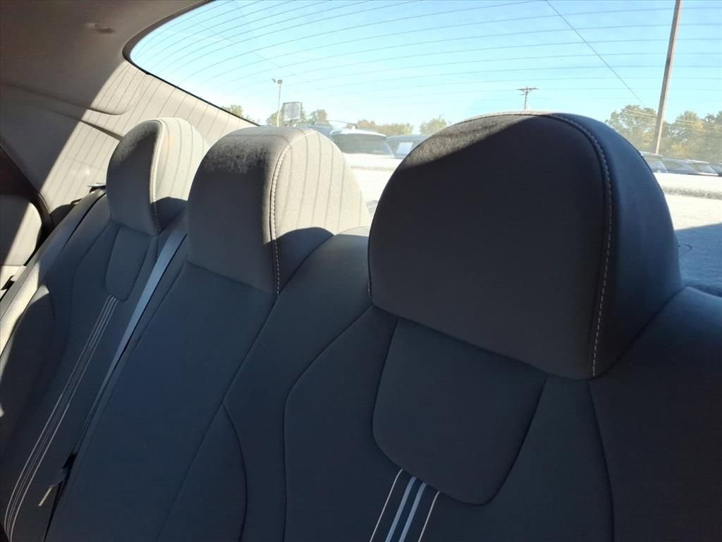 Used 2025 Hyundai Elantra Blue w/ Cargo Package image 11